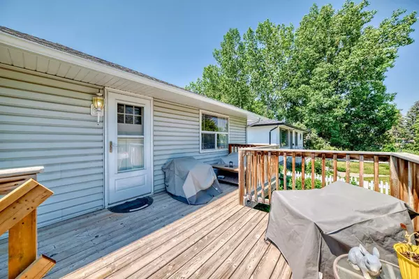 Calgary, AB T3B 1P6,8015 34 AVE NW