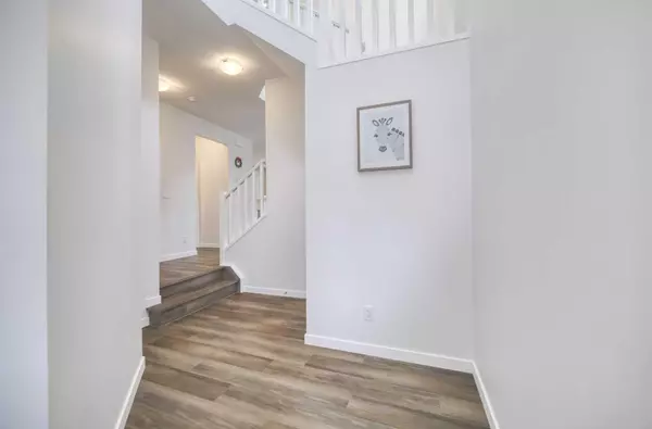 Calgary, AB T3M 2X4,53 Magnolia TER Southeast