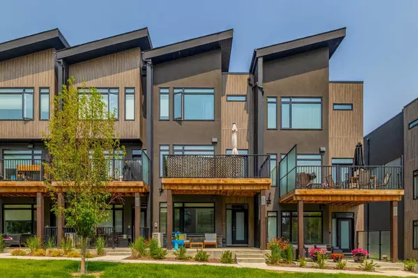 49 Royal Elm GN NW, Calgary, AB T3G 0G8