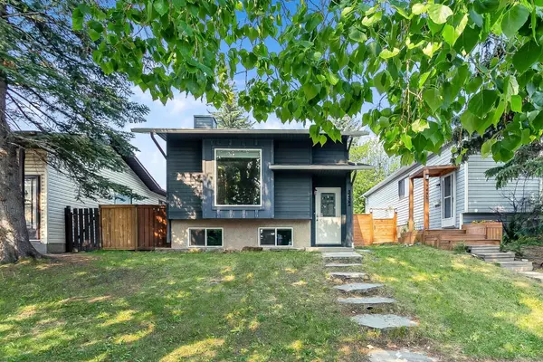 3432 Cedarille DR Southwest, Calgary, AB T2W 5A9