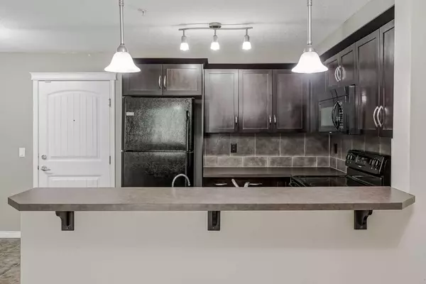 Calgary, AB T3K0T3,31 Country Village MNR Northeast #4102