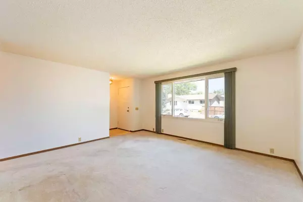 Calgary, AB T2C 1R8,1015 Lysander DR Southeast