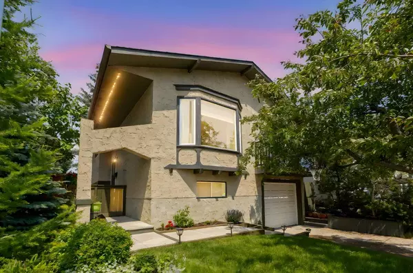 224 Sandstone PL NW, Calgary, AB T3K 2X6