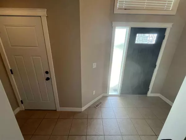 Lethbridge, AB T1K 5V5,295 Sixmile RDG S