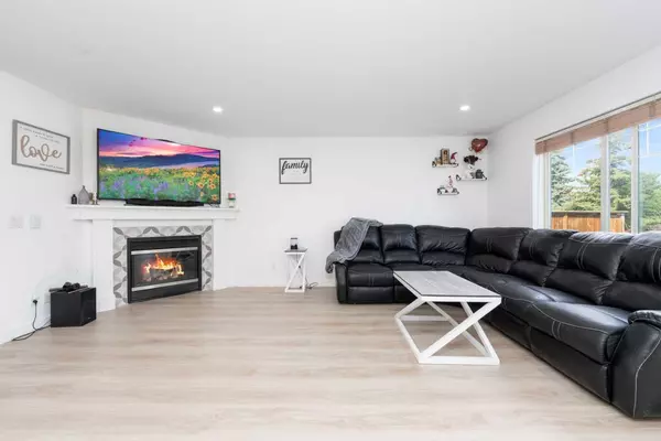 Airdrie, AB T4B 2X1,185 Coopers Close