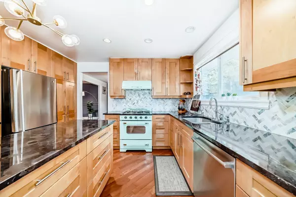Calgary, AB T3A 2A1,232 Valhalla CRES NW