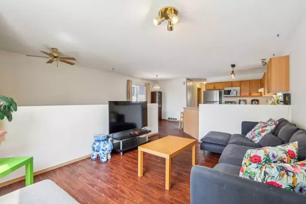 Calgary, AB T2A 7S6,46 Applemead Close SE