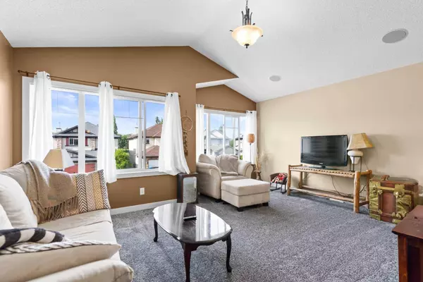 Okotoks, AB T1S2N4,212 Crystal Green PL