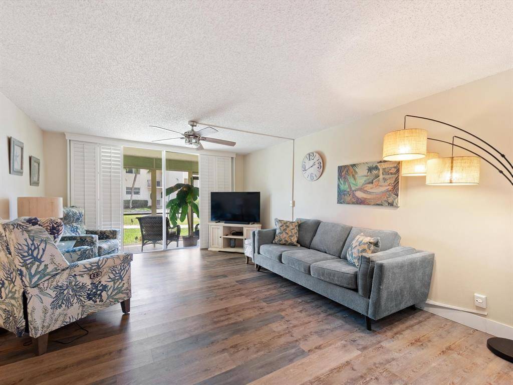 311 S Hollybrook Dr #104, Pembroke Pines, FL 33025