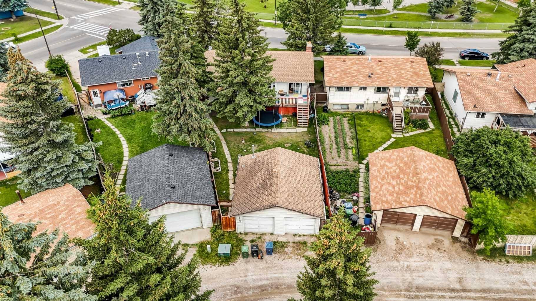 Calgary, AB T1Y 4R4,6507 Temple DR Northeast