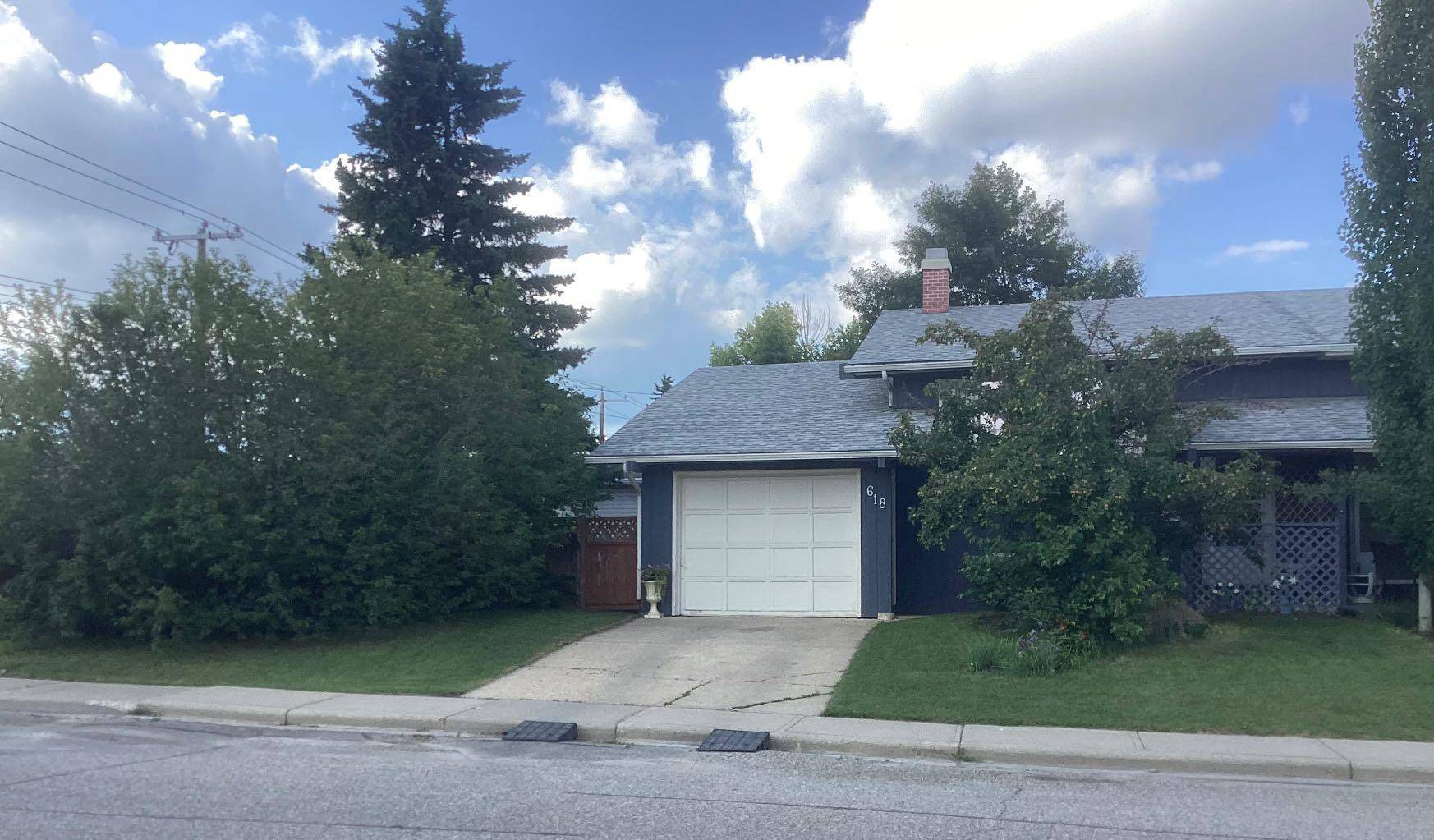 618 110 AVE Southwest, Calgary, AB T2W 1W6
