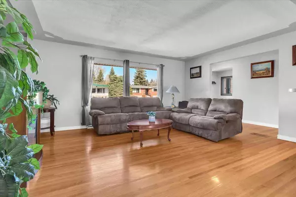 Calgary, AB T2L 1E7,4812 Carney RD Northwest