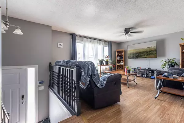 Medicine Hat, AB T1B 2W8,18 Elder AVE SE