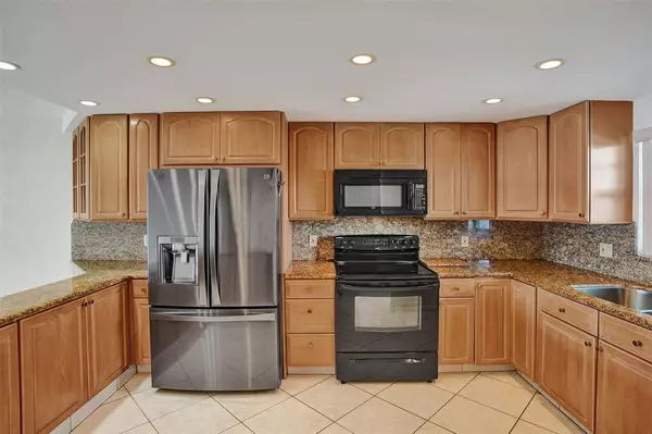 Fort Lauderdale, FL 33308,3051 NE 48th St #703