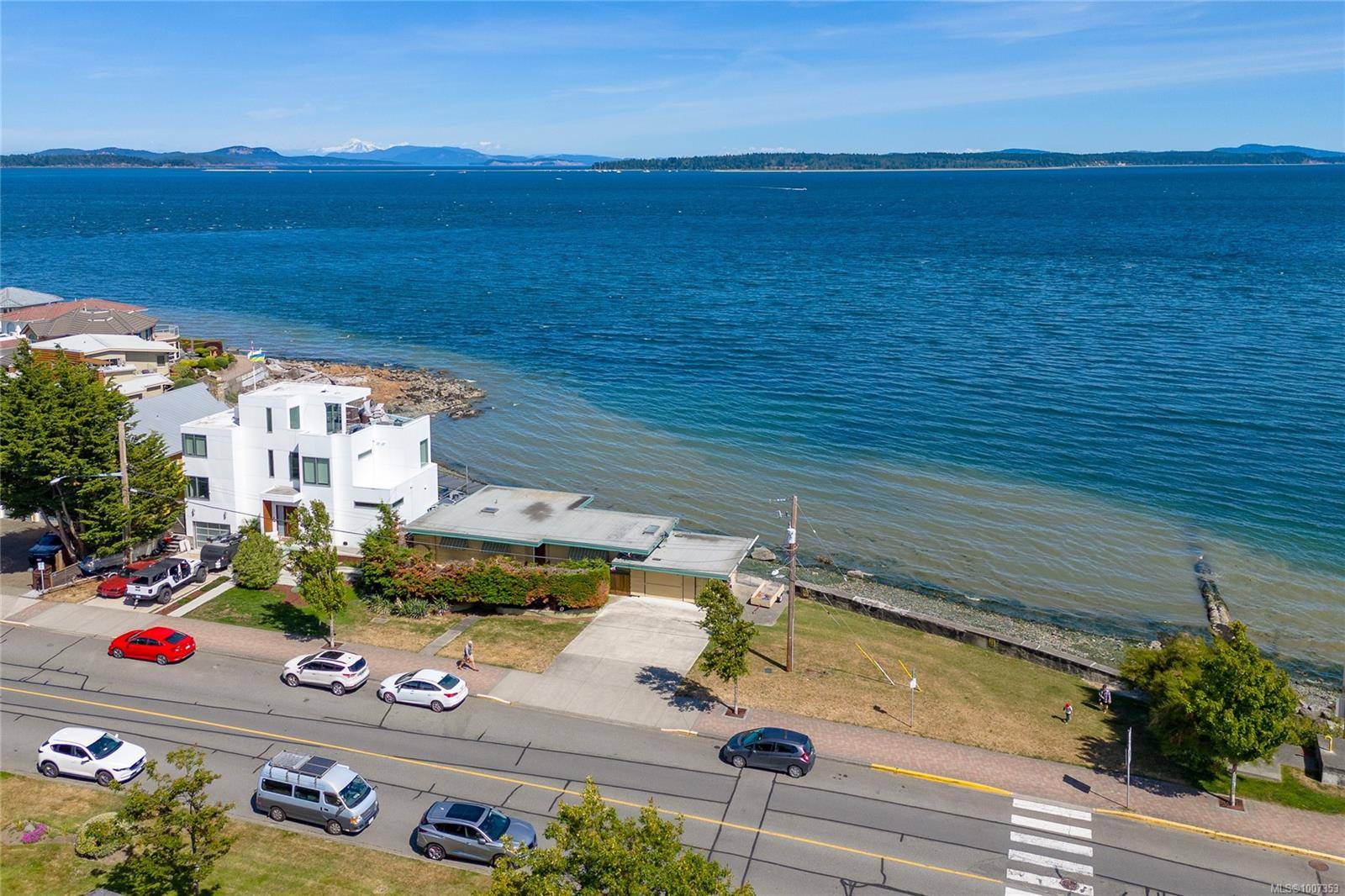 9625 First St, Sidney, BC V8L 2W7