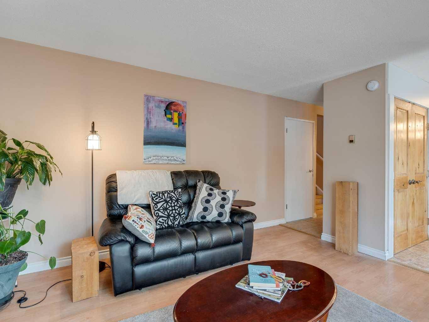 Calgary, AB T2J0A4,251 90 AVE SE #1