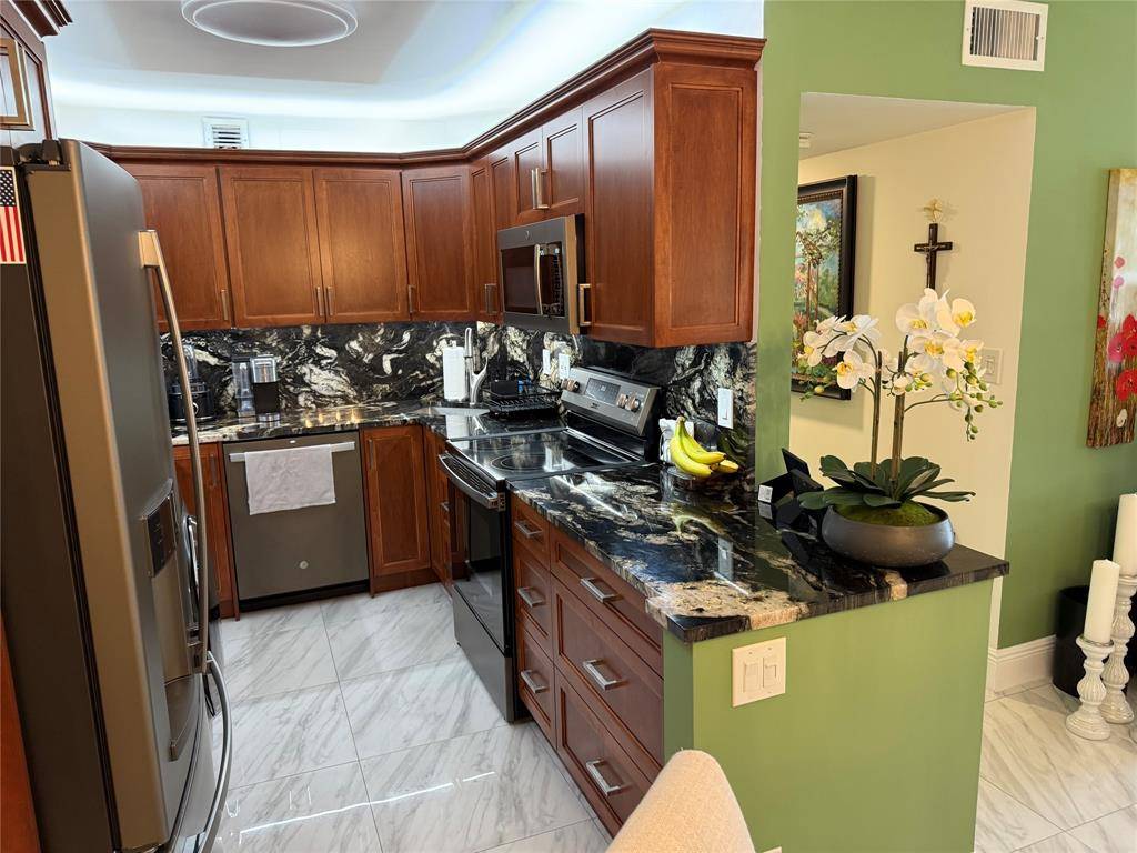 Wilton Manors, FL 33305,1940 NE 2nd Ave #115J