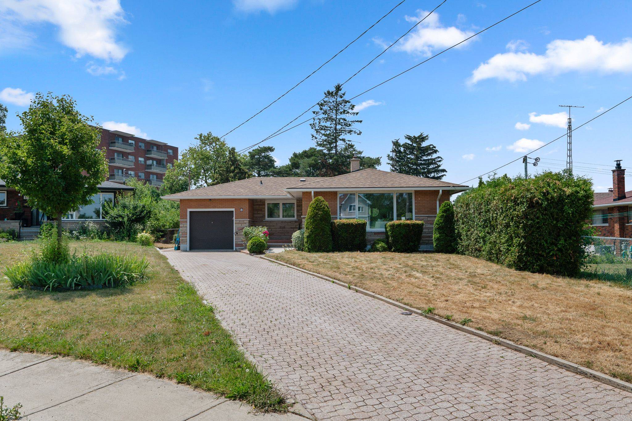 8 Starlight CT, Hamilton, ON L8K 4C8