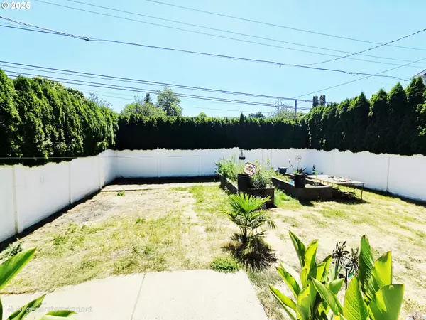 Portland, OR 97206,7247 SE DIVISION ST