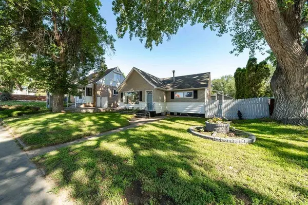 Medicine Hat, AB T1A 1N2,144 9 ST SE