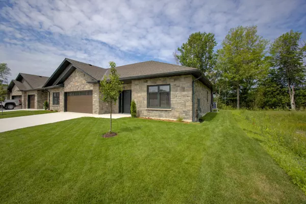 Kincardine, ON N2Z 1G4,1182 Queen ST #66