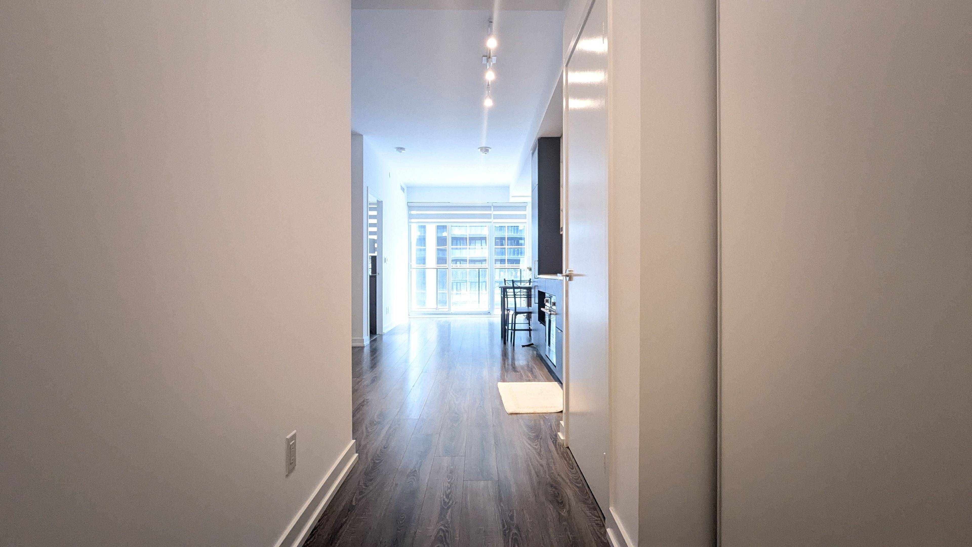 Toronto C01, ON M5G 0C5,20 Edward ST #806