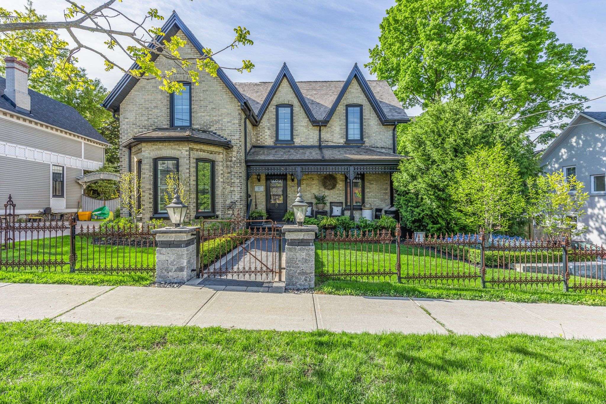11 Catherine AVE, Aurora, ON L4G 1K4