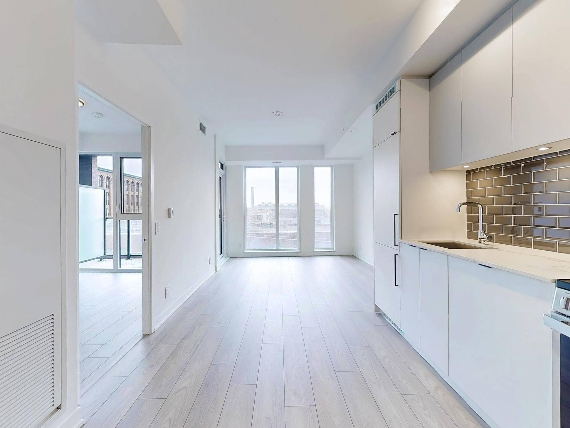 Toronto W01, ON M6K 0J2,285 Dufferin ST #319