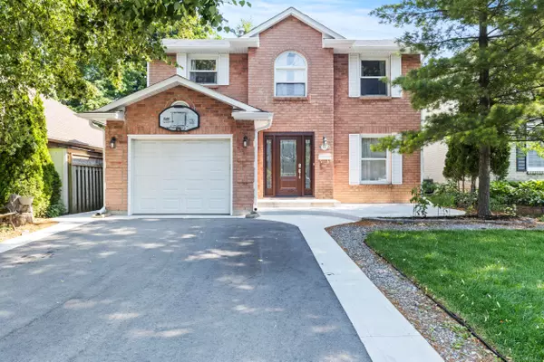18 Novoco DR, Hamilton, ON L9C 7E8