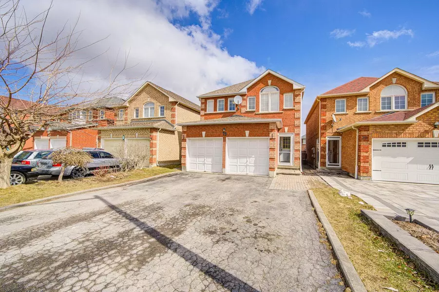 72 Stella DR, Markham, ON L3S 4G8