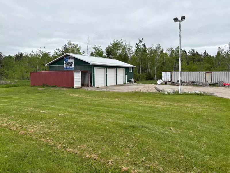 1013 Penetanguishene RD, Barrie, ON L4M 4Y8