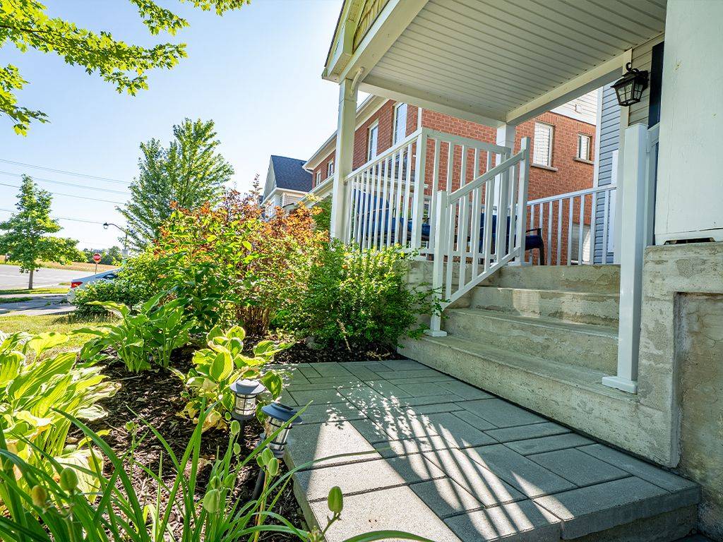 Oshawa, ON L1K 3B5,1631 Coldstream DR