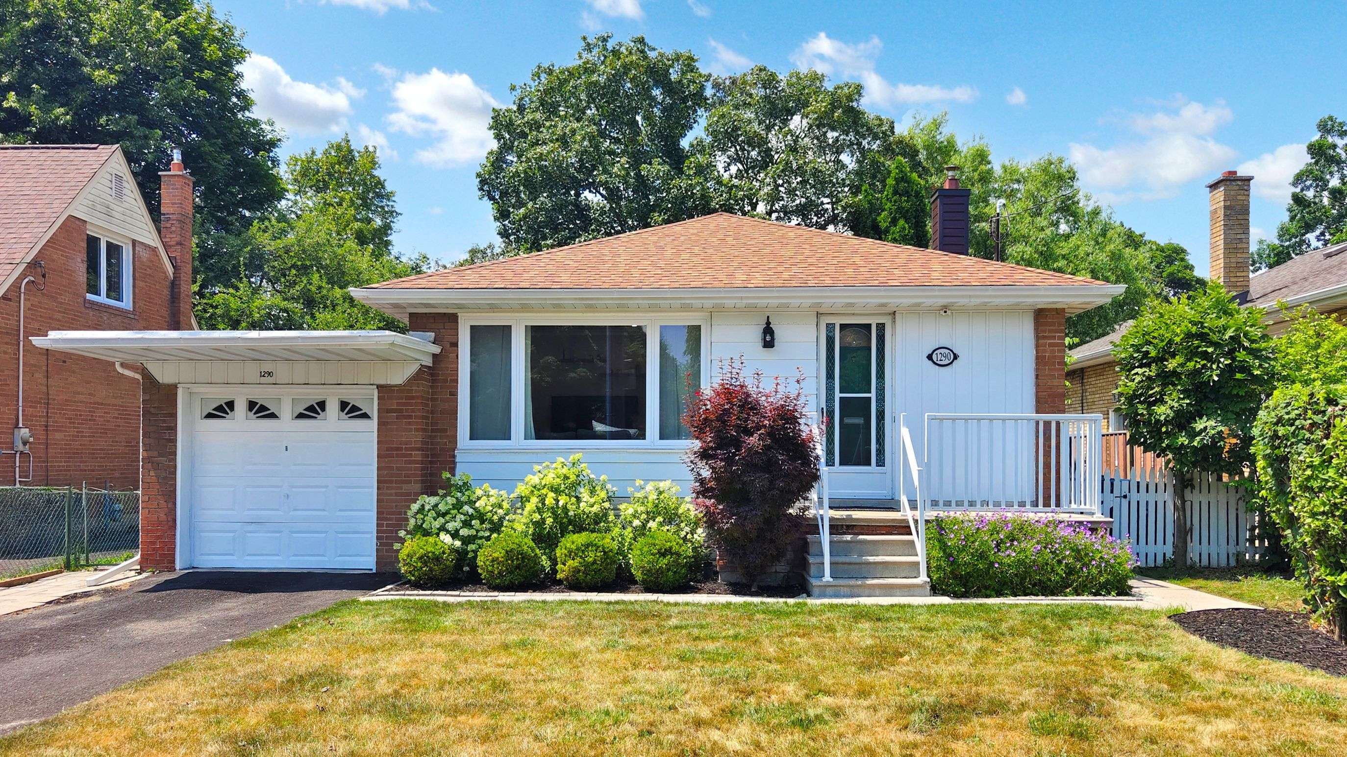1290 Kipling AVE, Toronto W08, ON M9B 3N5
