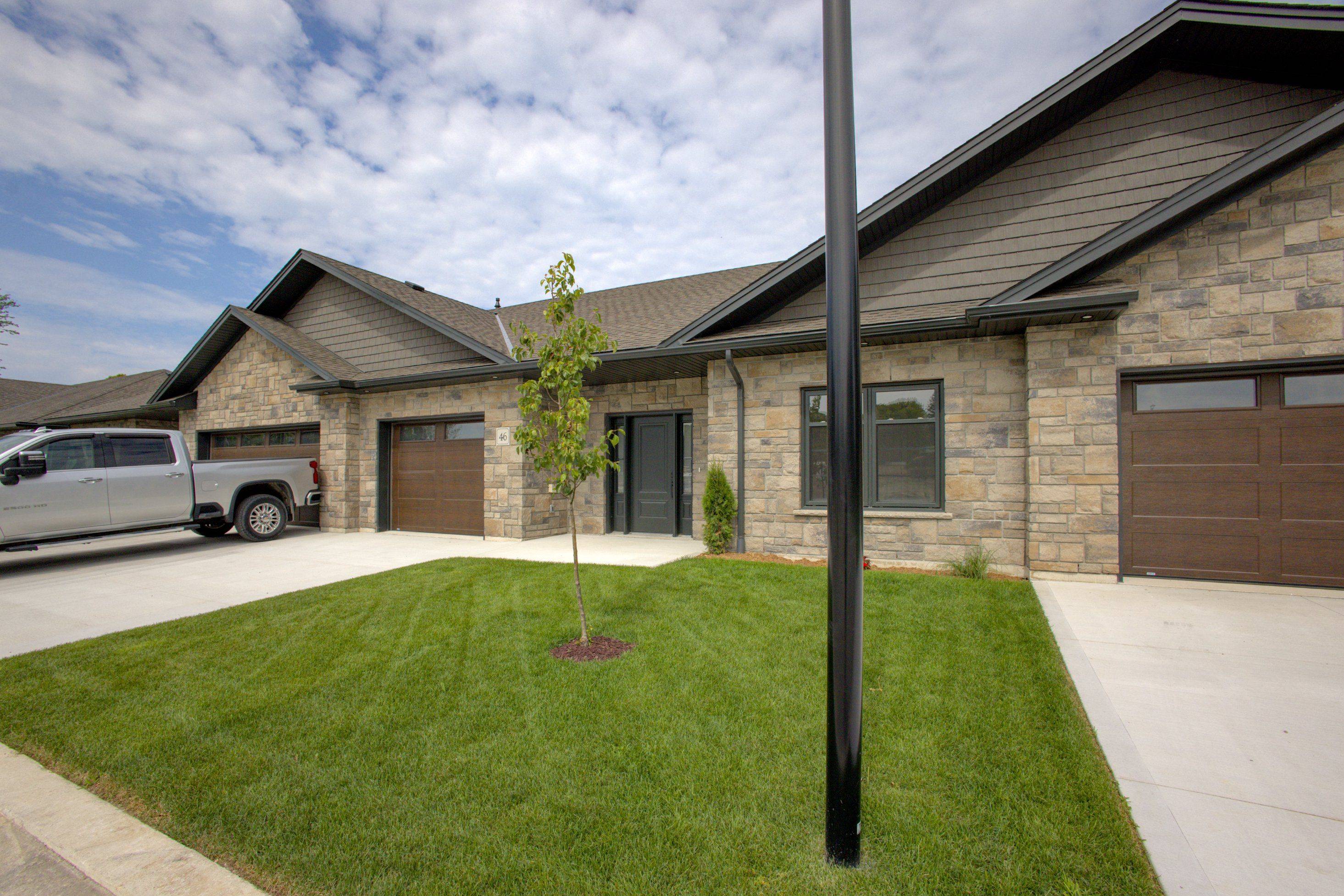 Kincardine, ON N2Z 1G4,1182 Queen ST #38