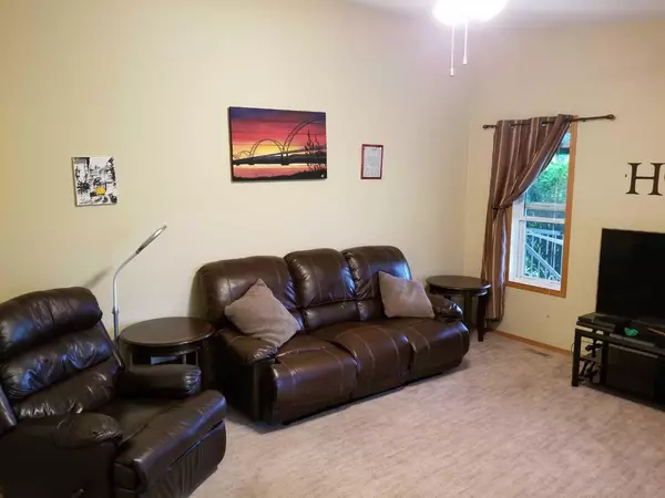 Peace River, AB T8S 1G1,8401 94 ST