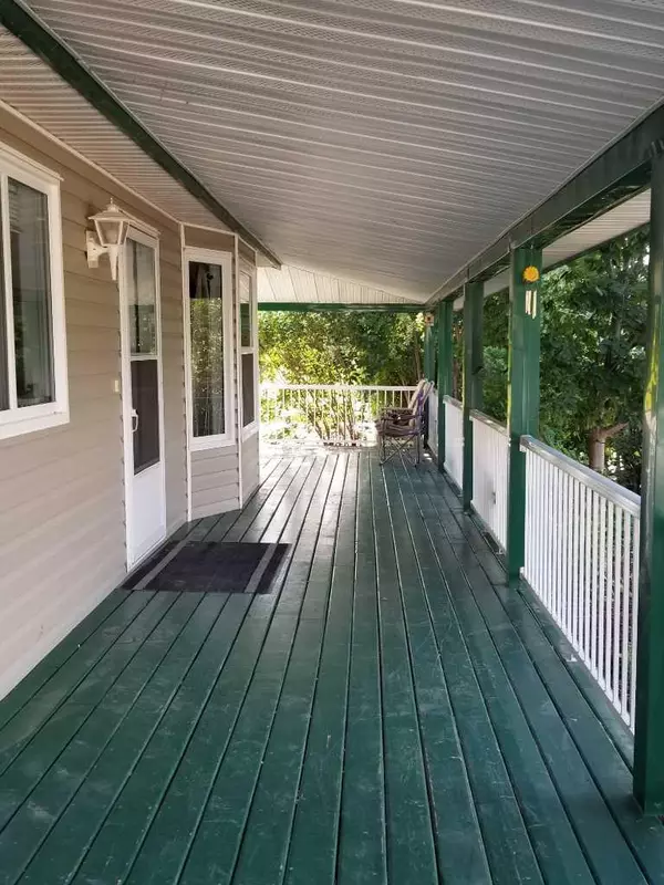 Peace River, AB T8S 1G1,8401 94 ST