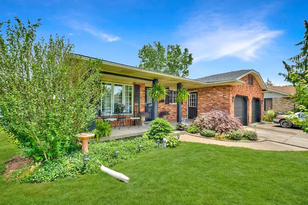 Welland, ON L3C 6V5,15 Pinoak CT
