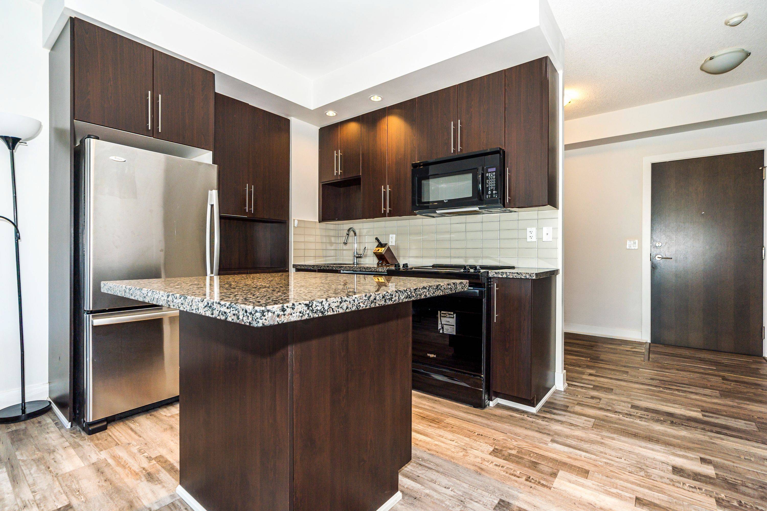 Toronto C08, ON M4Y 0A4,28 Linden ST #607