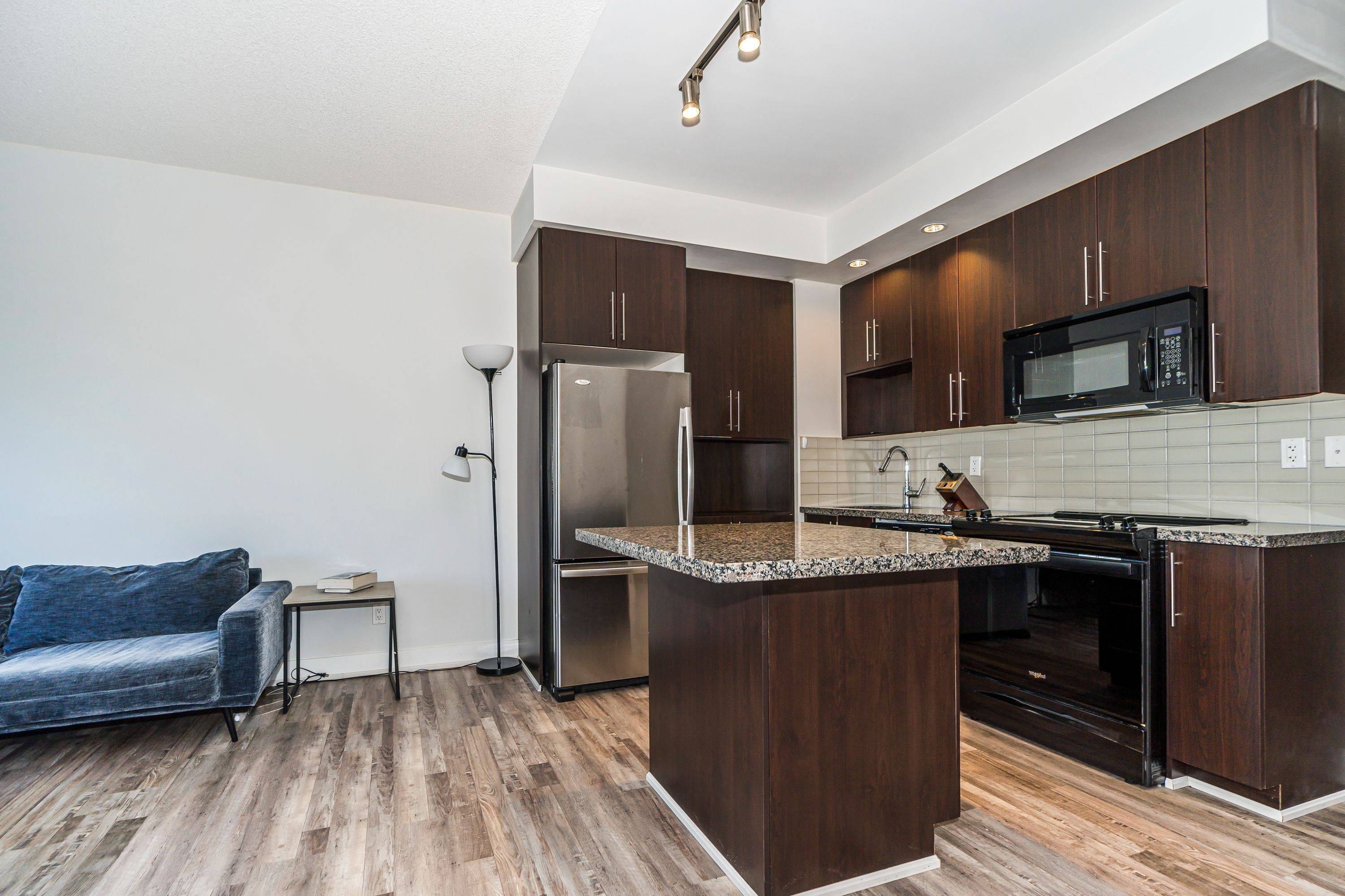 Toronto C08, ON M4Y 0A4,28 Linden ST #607