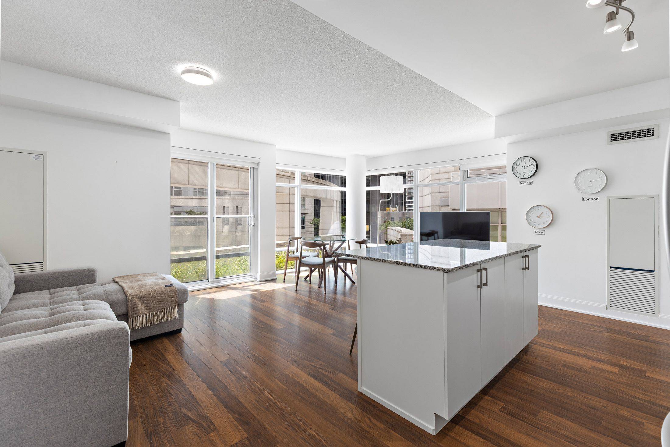Toronto C10, ON M4S 3H8,2191 Yonge ST #405