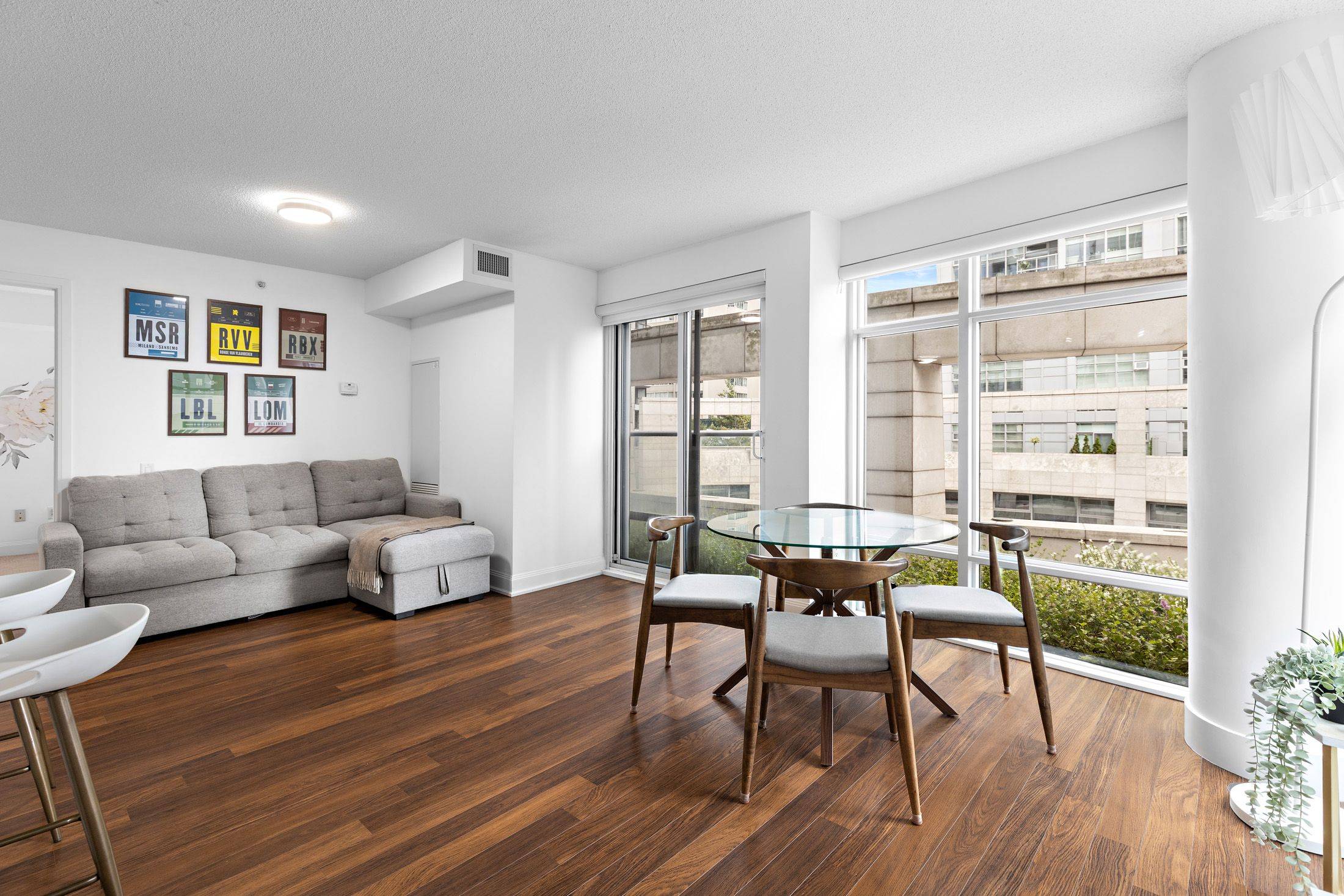 Toronto C10, ON M4S 3H8,2191 Yonge ST #405