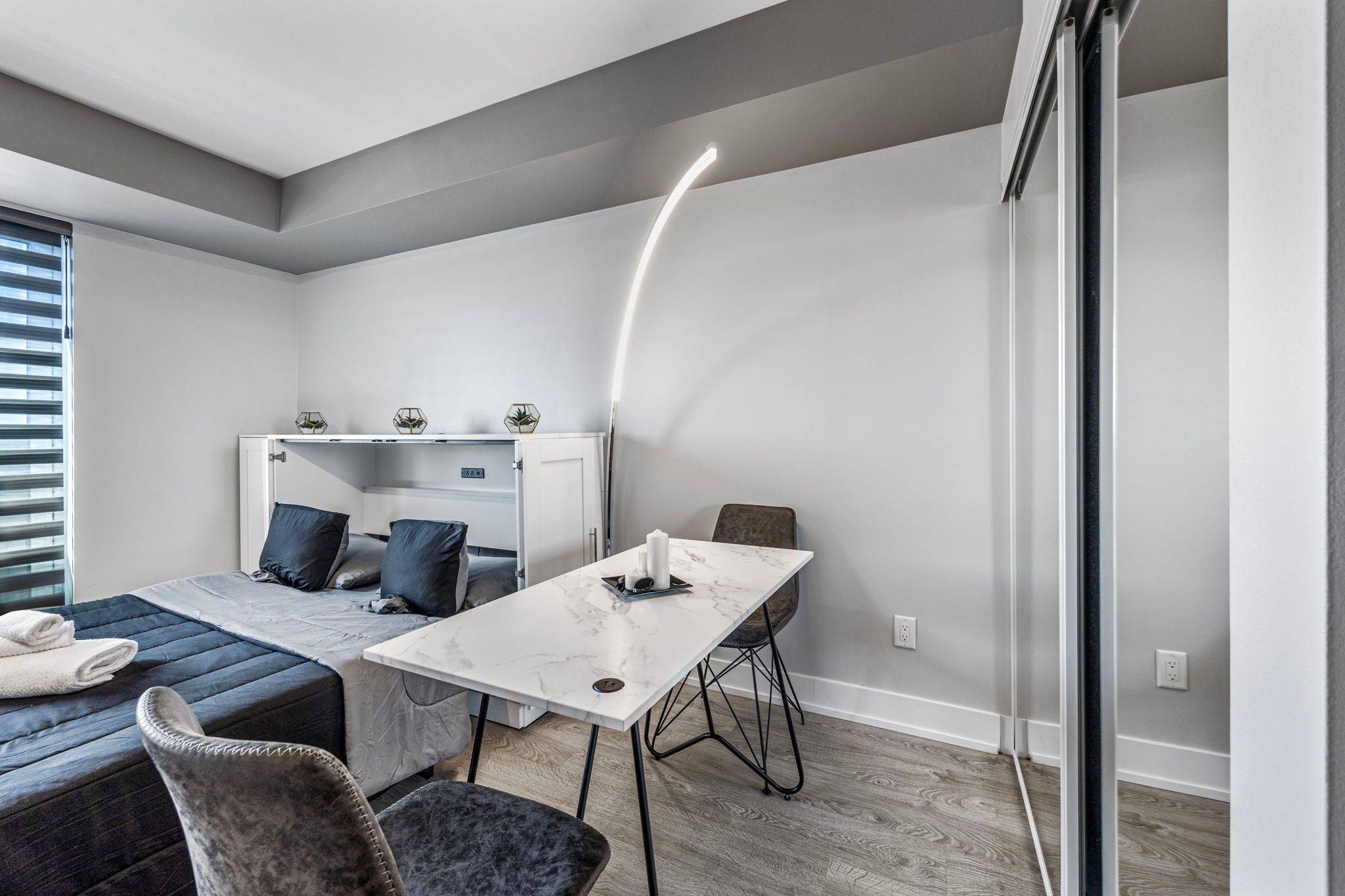 Oshawa, ON L1L 0R5,2550 SIMCOE ST N #819