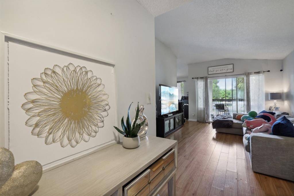 9933 Westview Dr #421, Coral Springs, FL 33076