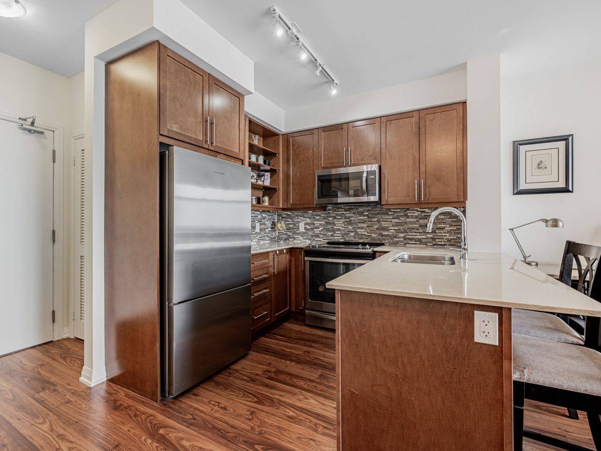 Richmond Hill, ON L4B 0G9,65 Oneida CRES #1010