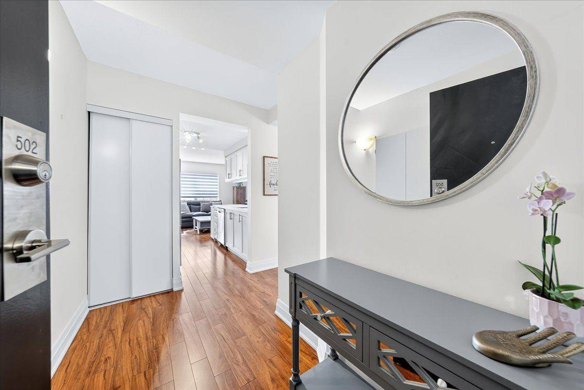 Richmond Hill, ON L4C 4H1,35 Hunt AVE #502