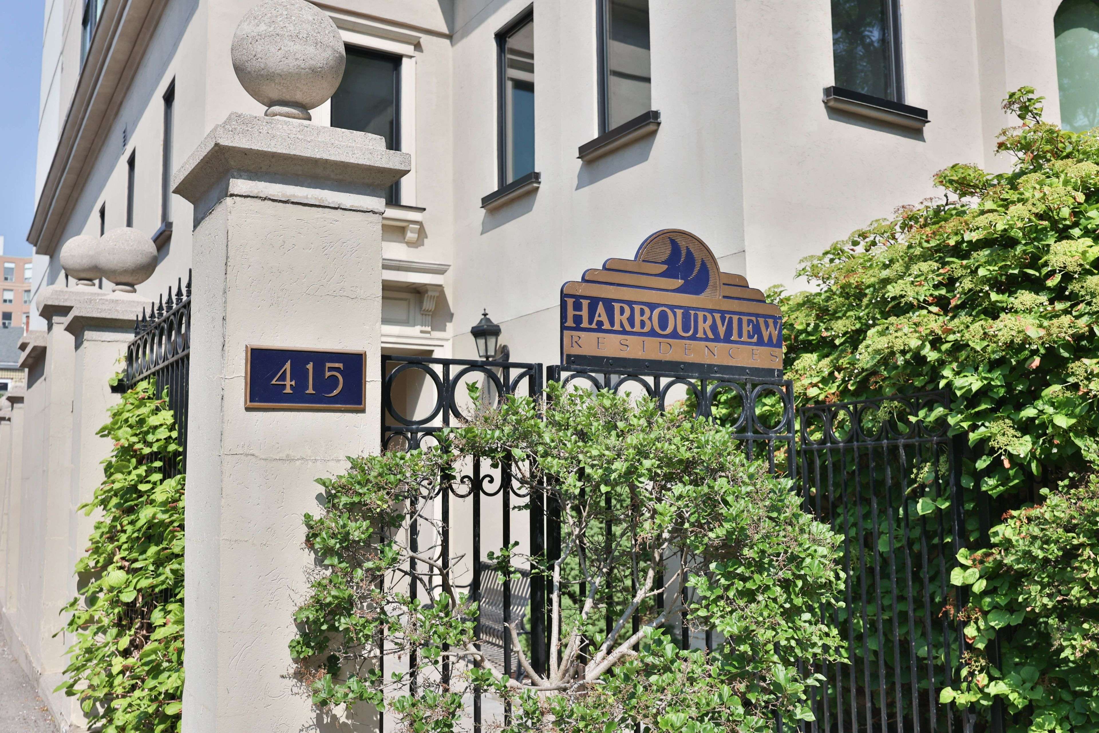 Burlington, ON L7S 2J2,415 Locust ST #1103
