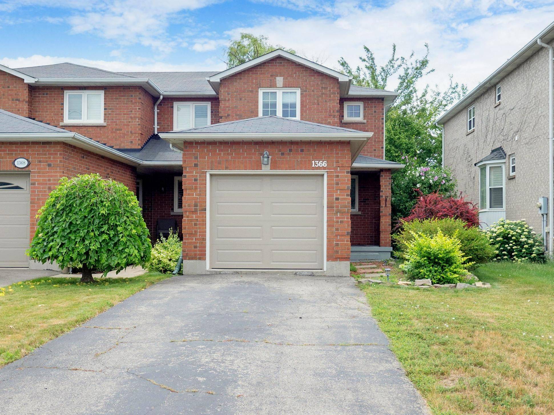 Burlington, ON L7R 4P4,1366 Treeland ST