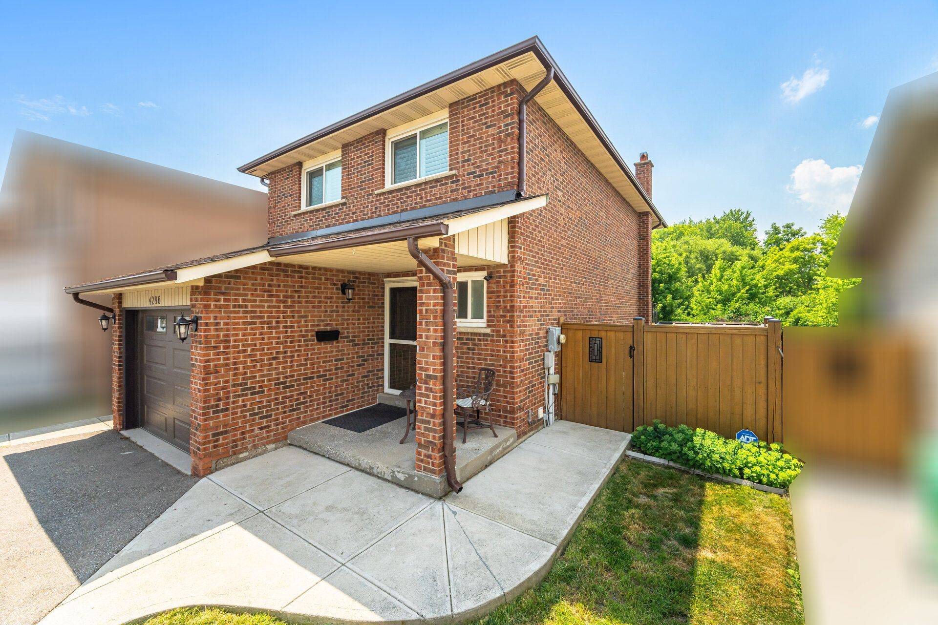 Mississauga, ON L4W 3G7,4286 Greybrook CRES