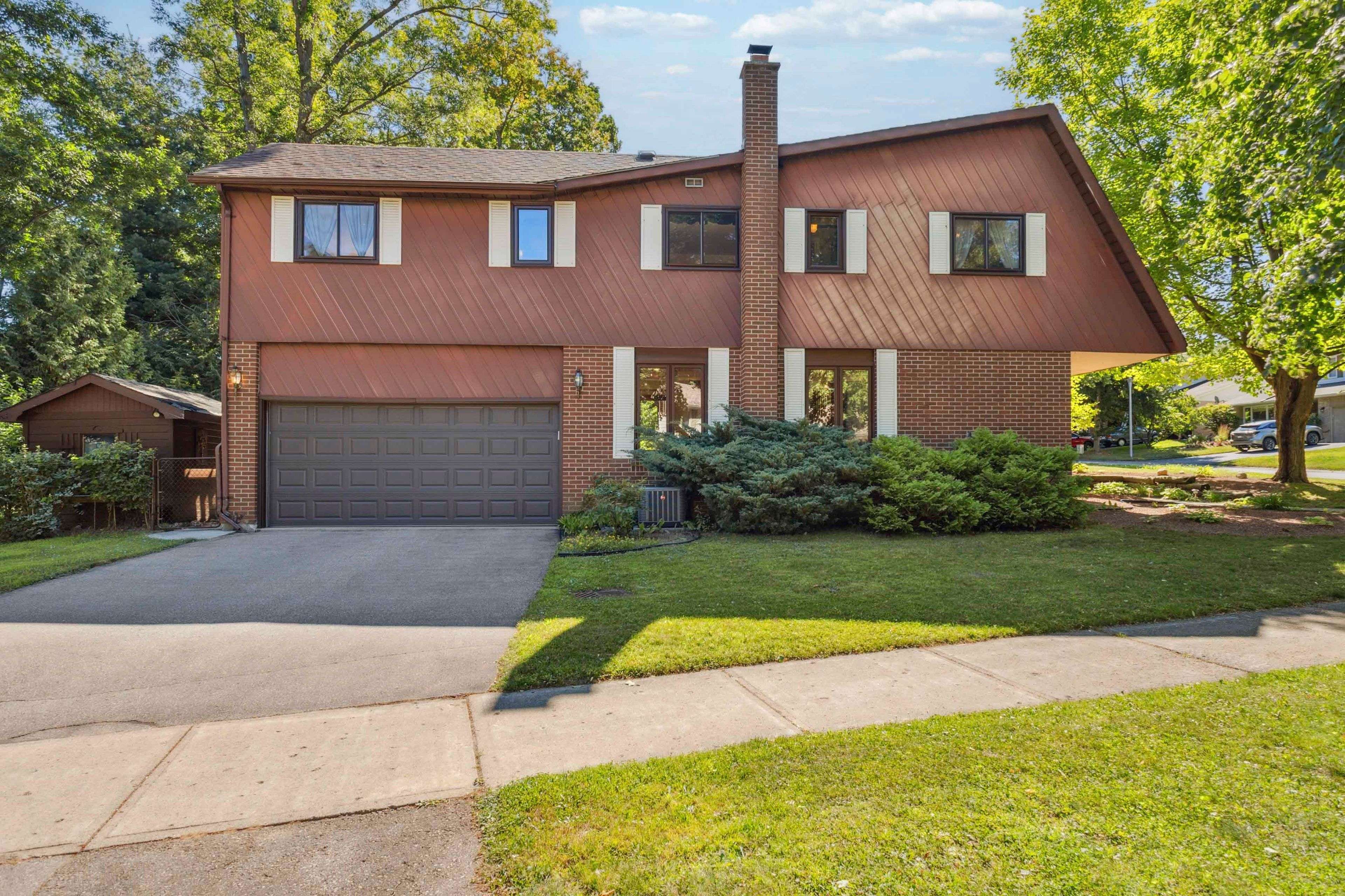 London South, ON N6K 3C4,98 Haliburton RD