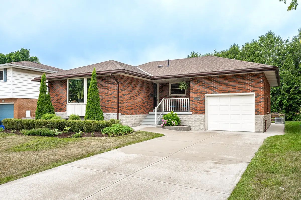 Stratford, ON N5A 2Z1,146 John ST S